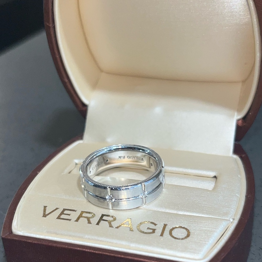 Verragio wedding band. Barely worn. Size 7.5. 14k white gold, VS1 diamonds